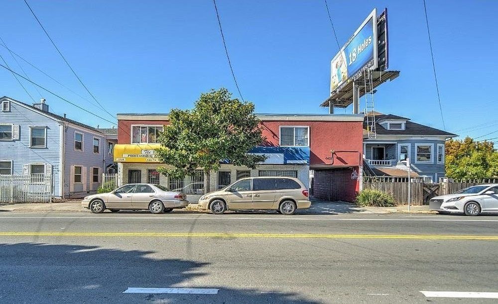 North Oakland apartment building on a commercial street